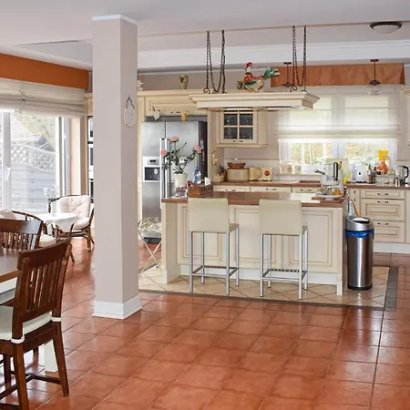 4 Bedroom Amazing In Nyaraló Gołubie